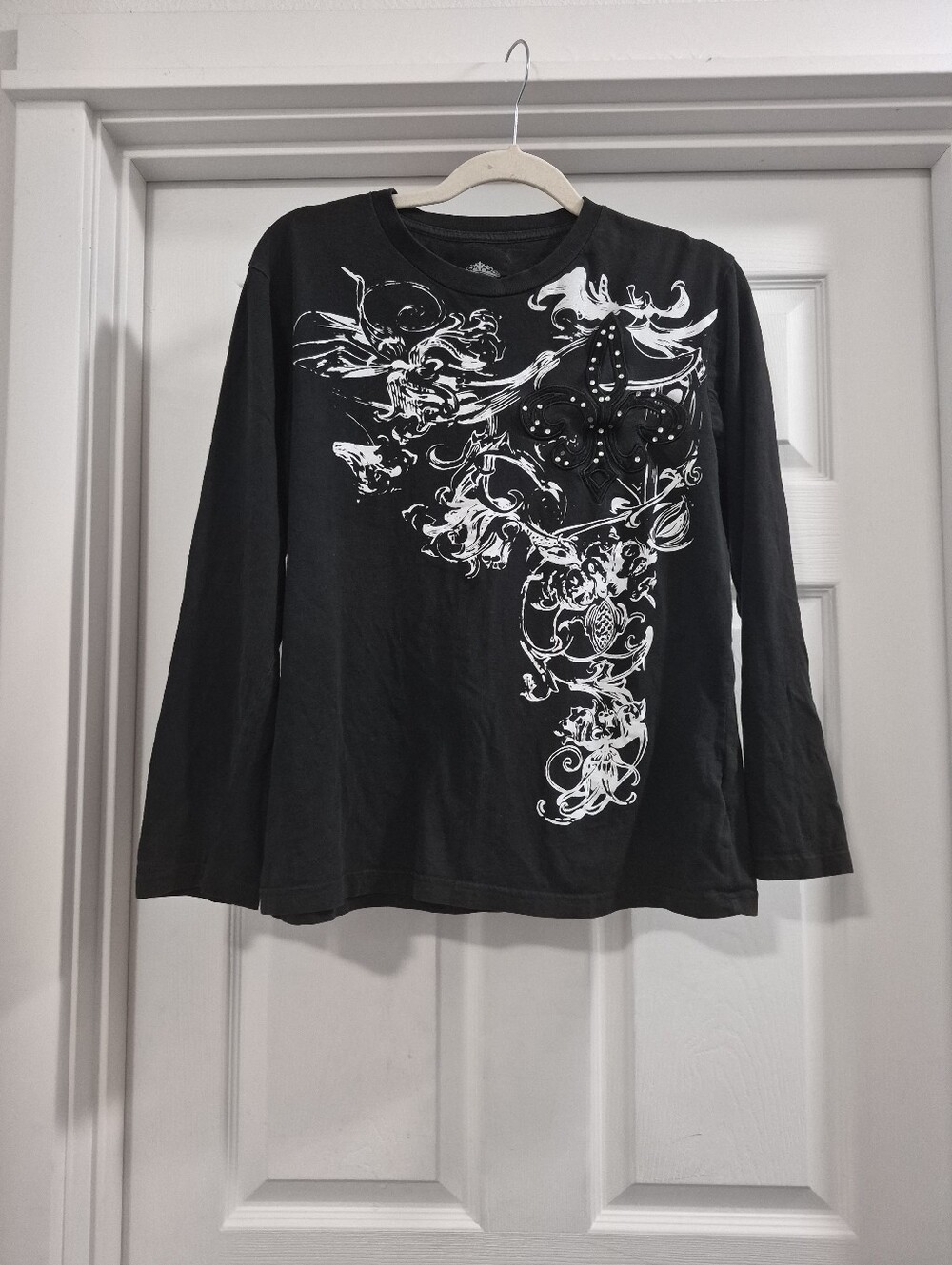 Womens Black Long-Sleeve Graphic Shirt with White Floral Design Medium
